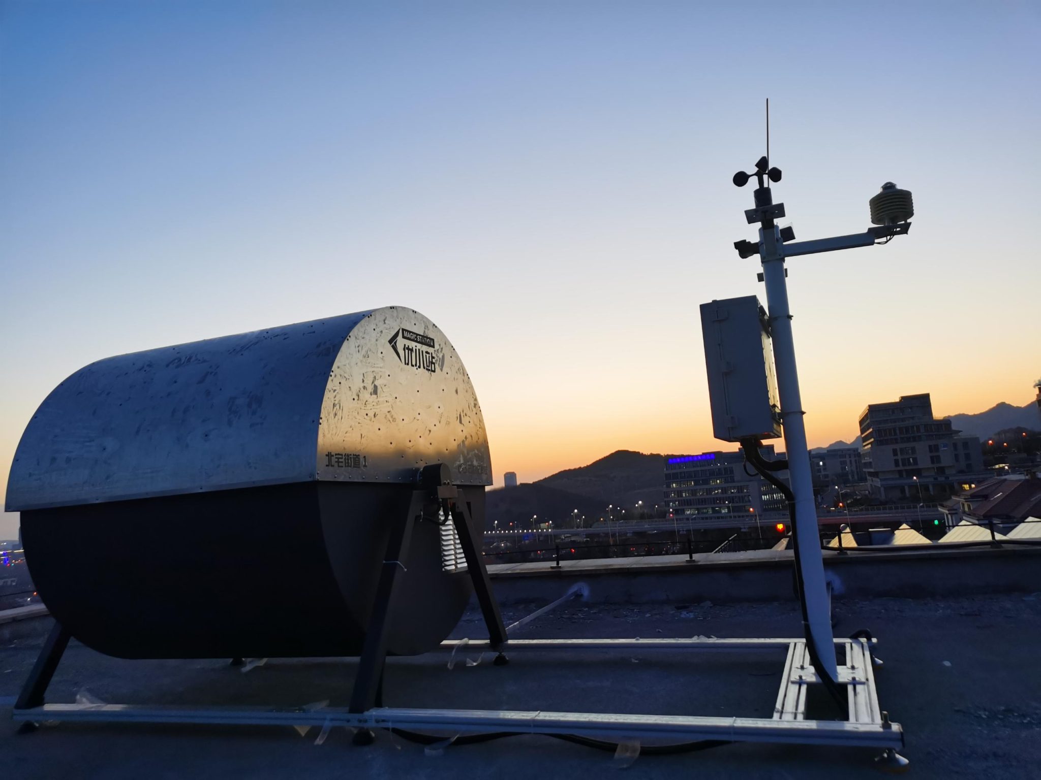 DJI Matrice 300 and Heisha D135 autonomous drone dock works together