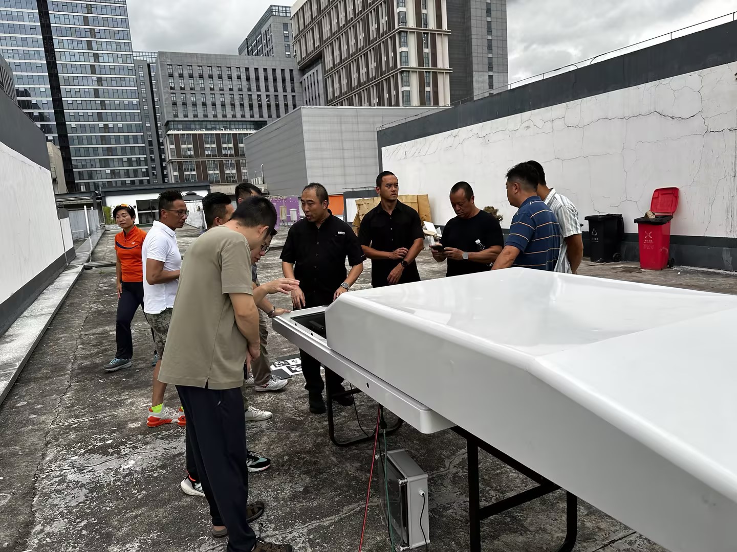 A group of HKPF came to see the HEISHA DCap Pro car rooftop drone dock